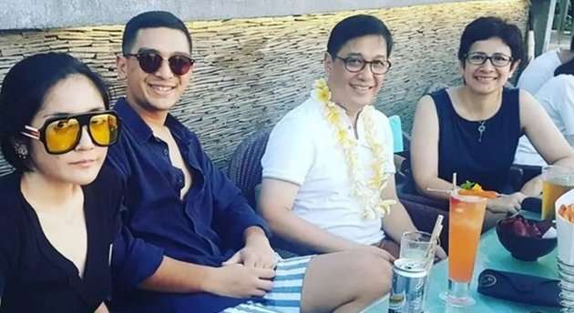 Maura bersama keluarga
