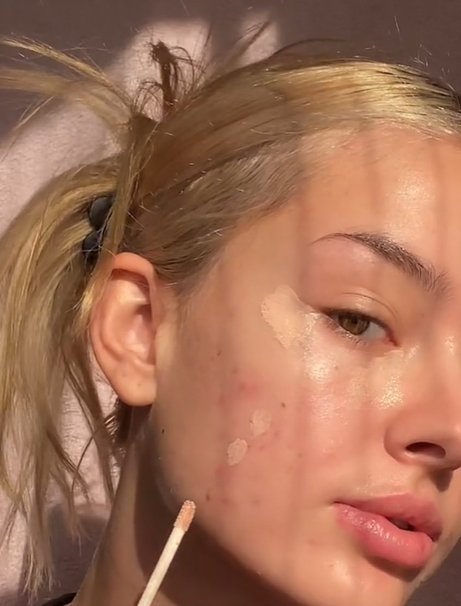 Menggunakan Concealer