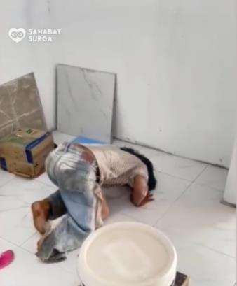 ODGJ sedang sholat bikin netizen kagum sekaligus tertampar.