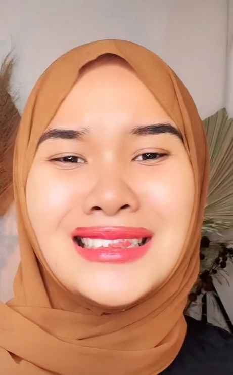 TikTokers Gunakan Lip Cream 500 Lapis