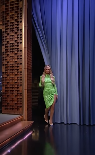 Paris Hilton di Acara Tonight Show Starring Jimmy Fallon
