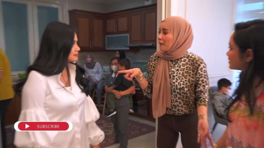 Dapur rumah Olla Ramlan
