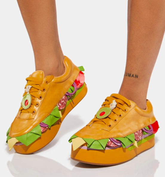 Sneakers Berbentuk Seperti Sandwich