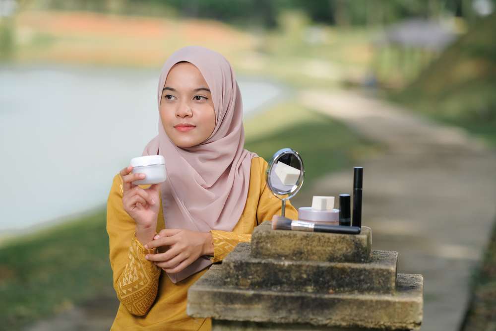 Menggunakan Krim Abal-abal Menggunakan Krim Abal-abal