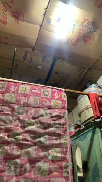 Pernah ngontrak di rumah petak beratap kardus, sekarang sukses bahagiakan orangtua.
