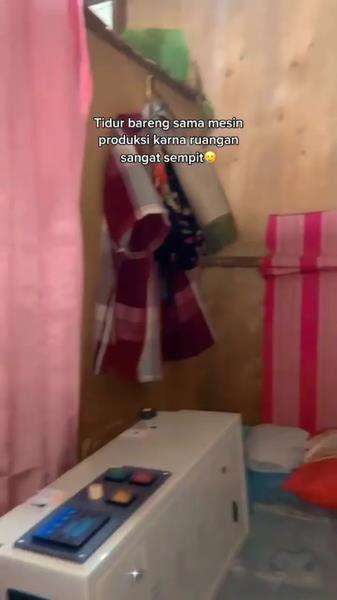 Pernah ngontrak di rumah petak beratap kardus, sekarang sukses bahagiakan orangtua.