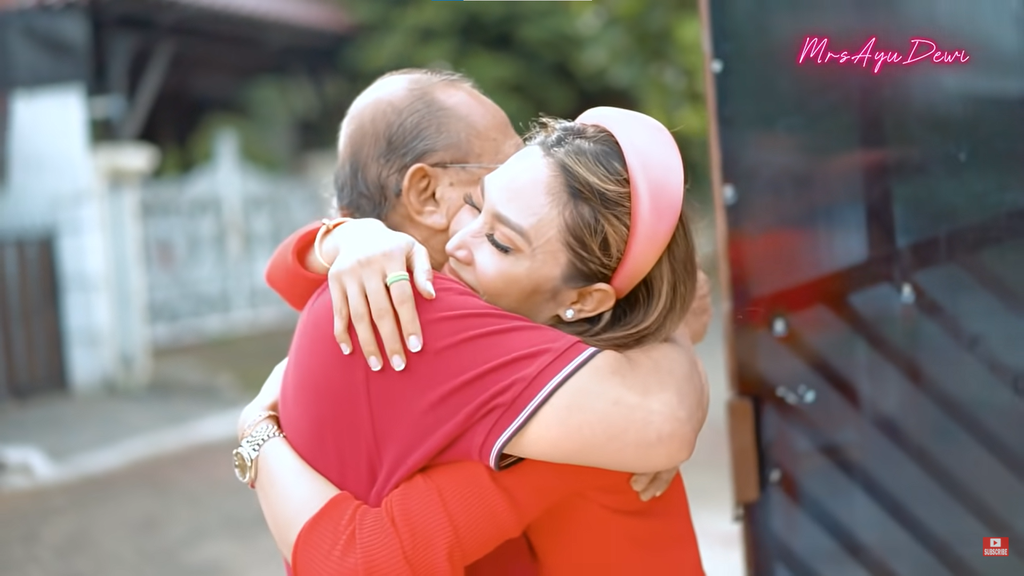 Ayu Dewi Ungkap Cerita Haru Keluarga