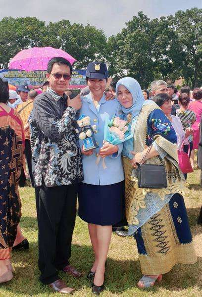 Berkenalan dengan pramugari Pesawat Kepresidenan Serda Nabila.