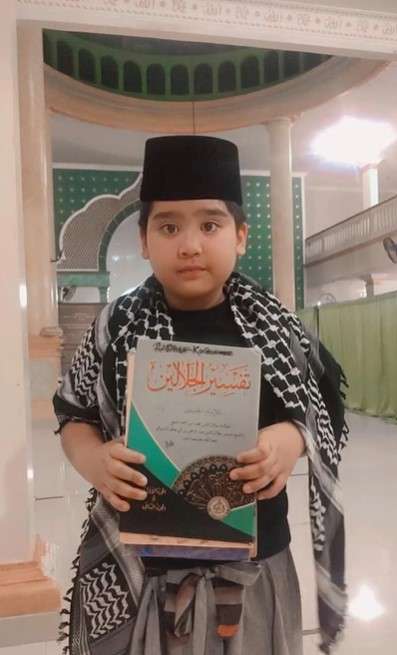 Sultan putra sulung ustaz Solmed dan April Jasmine