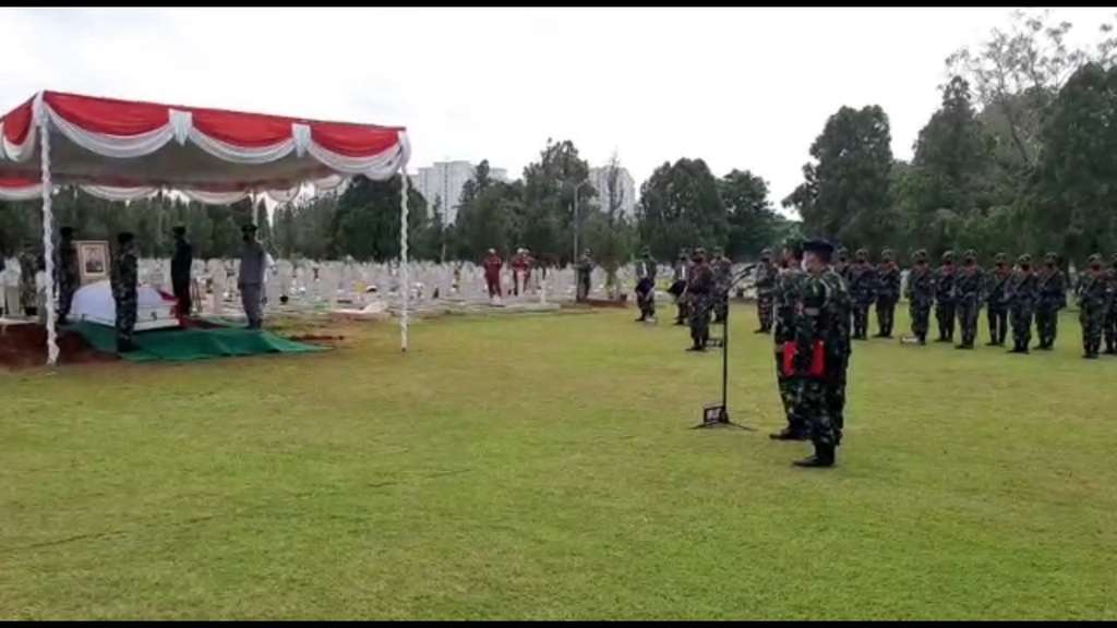 Pemakaman mertua Azzeti