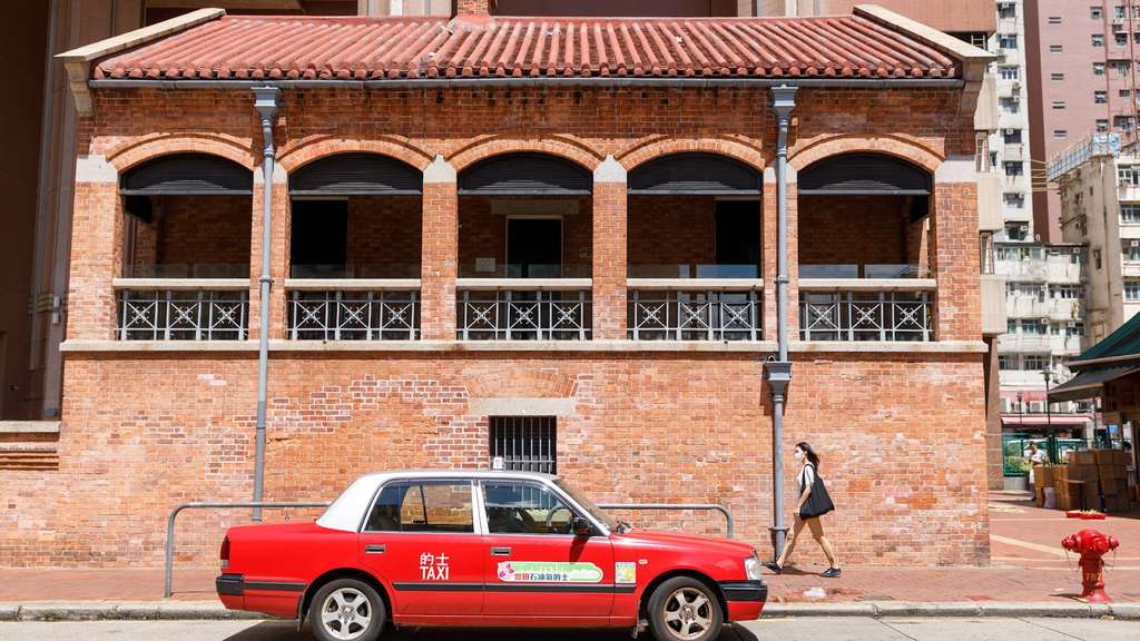 Jangan Lupa untuk Berfoto Estetik di Red Brick Building