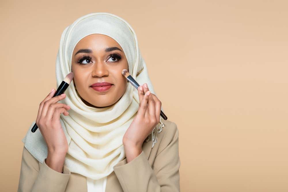 Menggunakan Concealer