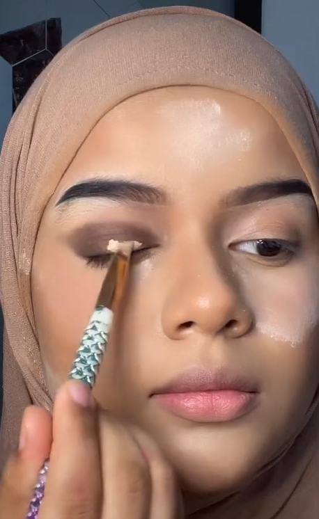 Memakai Eyeshadow Memakai Eyeshadow