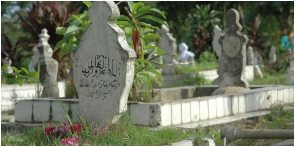 Dasar Melakukan Ziarah Kubur