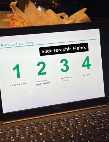 Viral cowok 'nembak' pacar pakai presentasi Power Point.