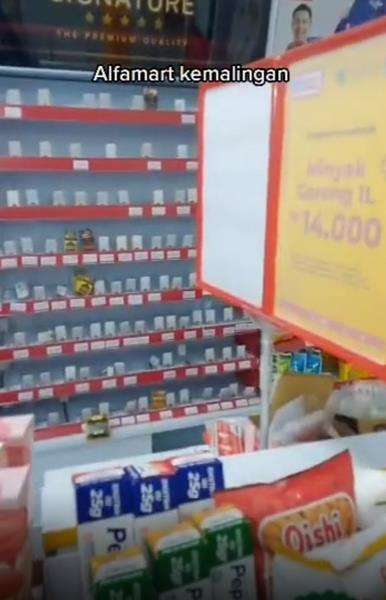 Minimarket kemalingan dengan jebol tembok belakang.