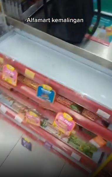 Minimarket kemalingan dengan jebol tembok belakang.