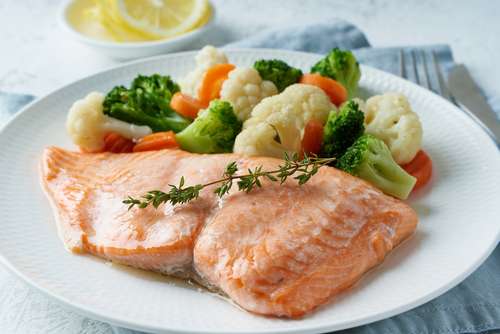 Ikan dan sayur kukus Ikan dan sayur kukus