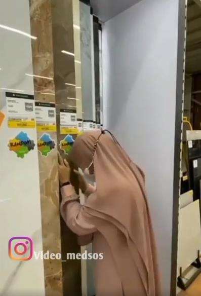 Ulah emak-emak cuma tanya doang beli kagak.