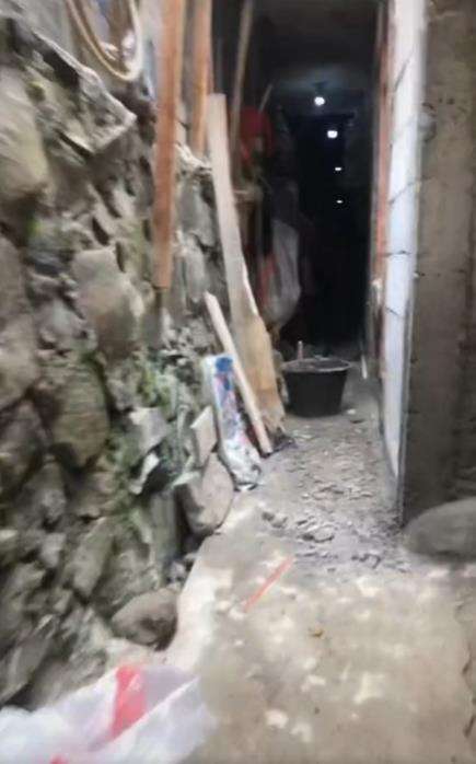Warung tersembunyi di gang sempit dibilang hidden gems.