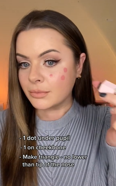 Cara Memakai Blush di Era 1940