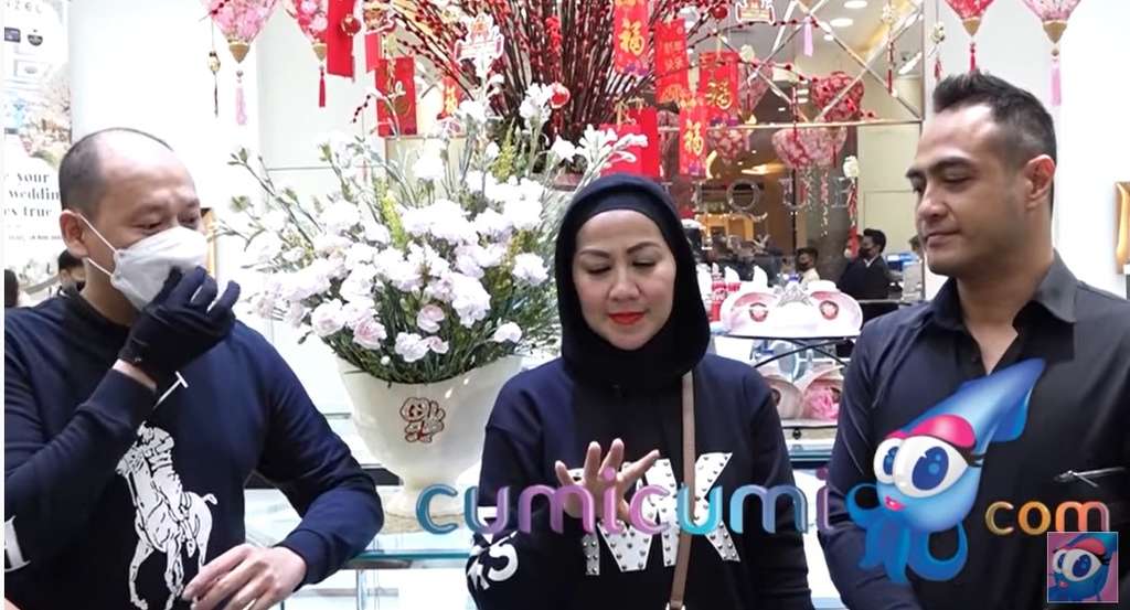 Cincin Venna Melinda dari Ferry Irawan