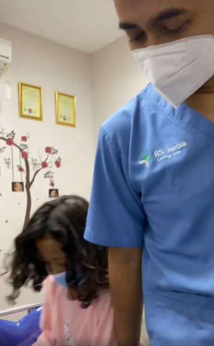 Enaknya periksa dokter kandungan yang ternyata suami sendiri.