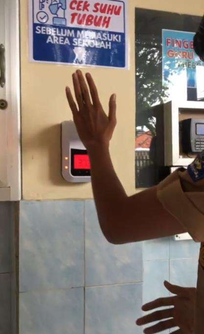 Ulah iseng pelajar akali alat pengukur suhu tubuh bikin sekolah panik.
