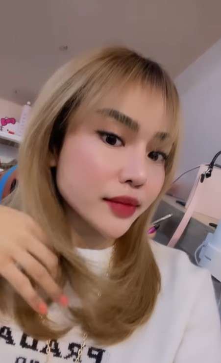 Penampilan Medina Zein tanpa hijab