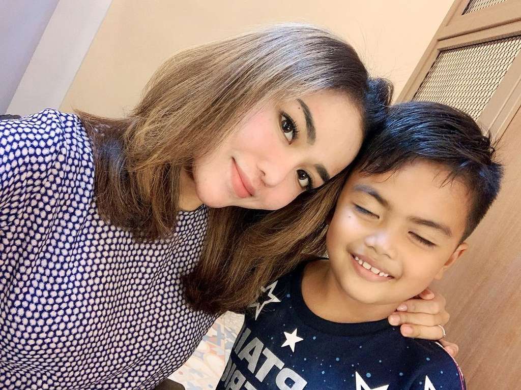 Penampilan Medina Zein tanpa hijab