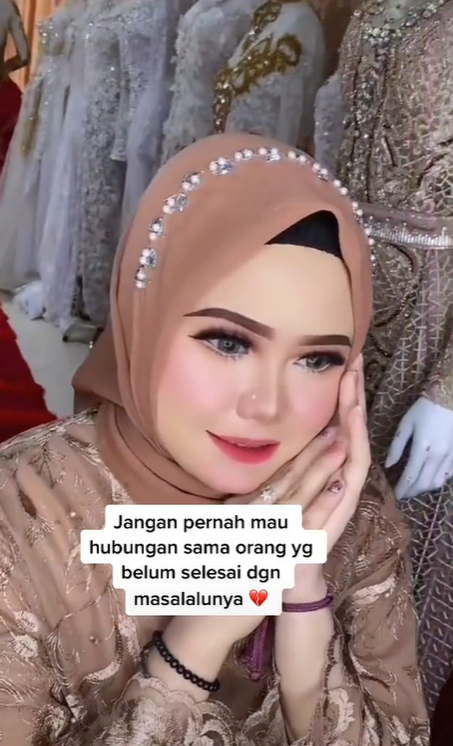 Klien MUA Ditinggal Menikah Oleh Mantan Pacar Klien MUA Ditinggal Menikah Oleh Mantan Pacar