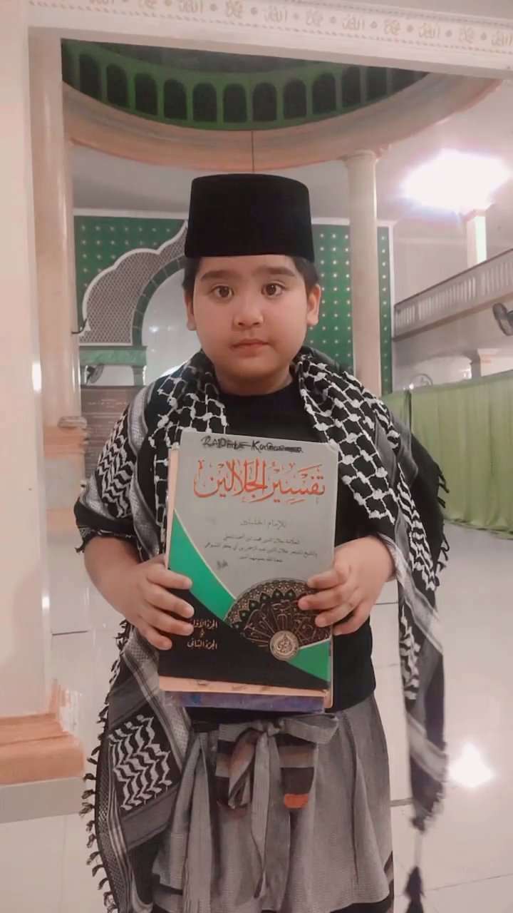 Potret Anak Sulung Ustaz Solmed & April Jasmine Potret Anak Sulung Ustaz Solmed & April Jasmine