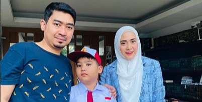 Potret Anak Sulung Ustaz Solmed & April Jasmine Potret Anak Sulung Ustaz Solmed & April Jasmine