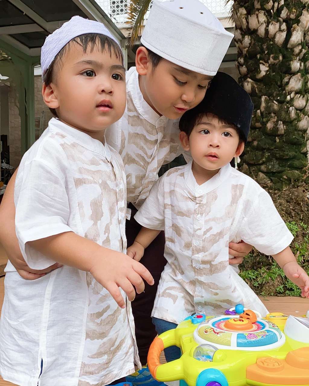 Potret Anak Sulung Ustaz Solmed & April Jasmine Potret Anak Sulung Ustaz Solmed & April Jasmine
