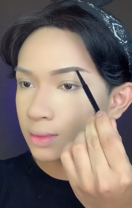 Tutorial Makeup Ala Kylie Jenner