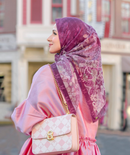 Doc Buttonscarves dan Benang Jarum