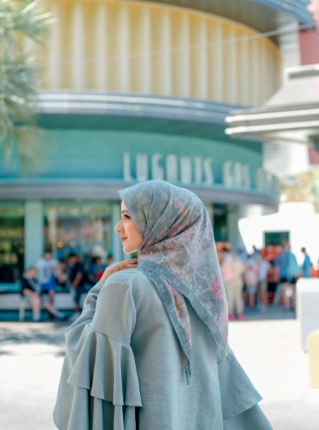 Doc Buttonscarves dan Benang Jarum
