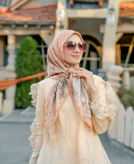 Doc Buttonscarves dan Benang Jarum