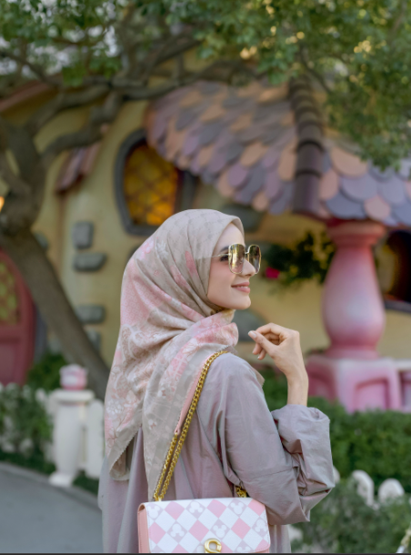 Doc Buttonscarves dan Benang Jarum