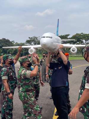 Pesawat buatan Humaidi dan Menteri BUMN