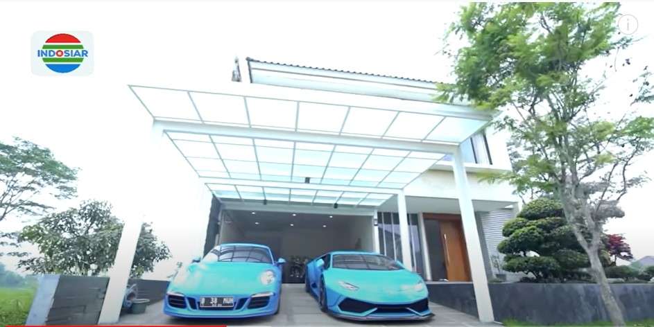 Penampakan depan rumah Doni Salmanan