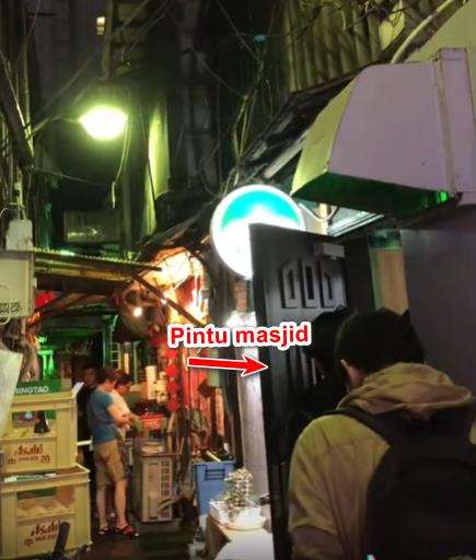 Cari masjid di Tokyo malah ketemu tempat hiburan malam.