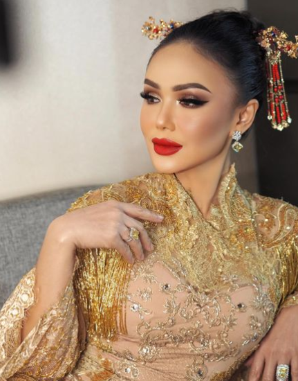 Riasan Ala Bibi Lung di Wajah Yuni Shara