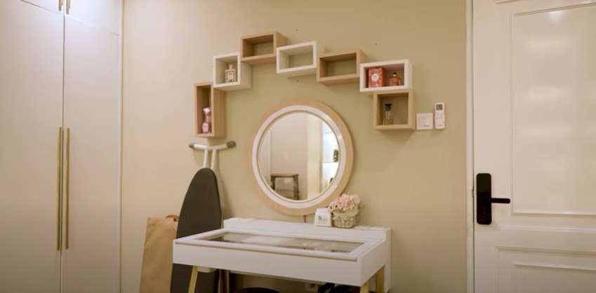 Ruang wardrobe Citra Monica
