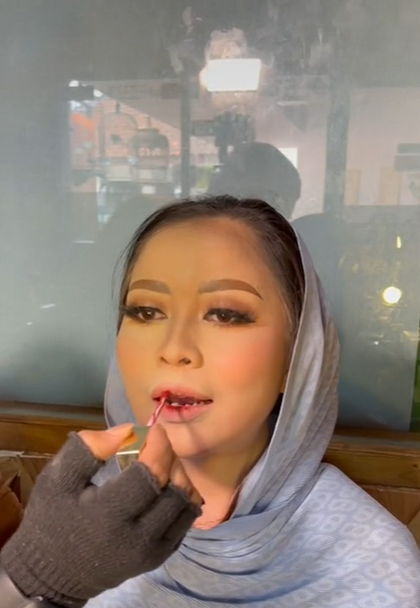 Membuat Gaya Bibir Ombre
