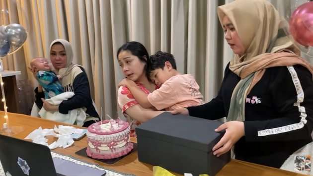 Kado Rieta Amalia buat Raffi dan Nagita