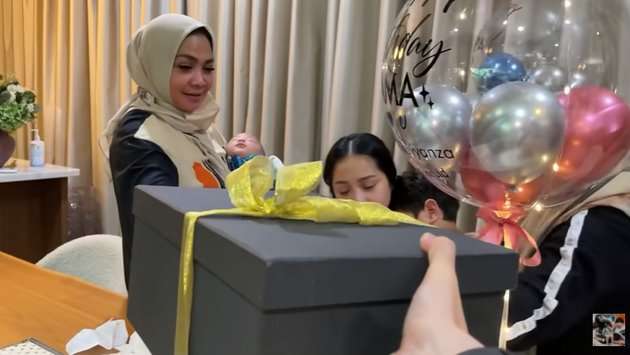 Kado Rieta Amalia buat Raffi dan Nagita