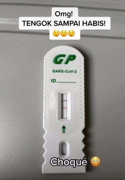 Penumpang tes swab kursi pesawat.