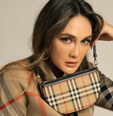 Riasan MUA di Wajah Luna Maya