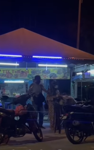 Peminta-minta Dijemput Mobil Mewah